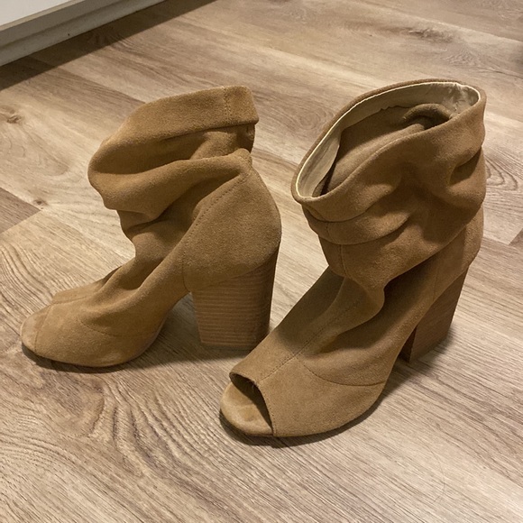 Chinese laundry suade booties - Picture 2 of 2